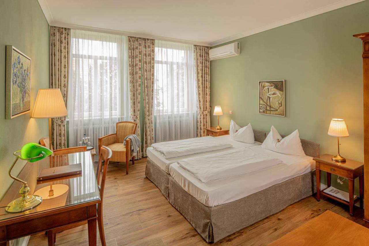 Hotel Arador ซังคท์เลออน-โรท ภายนอก รูปภาพ