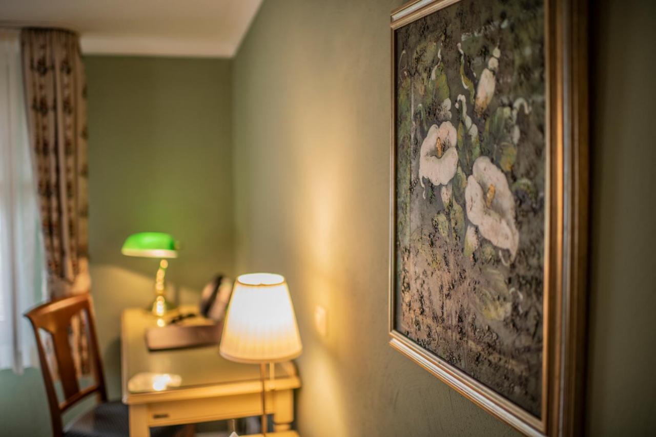 Hotel Arador ซังคท์เลออน-โรท ภายนอก รูปภาพ