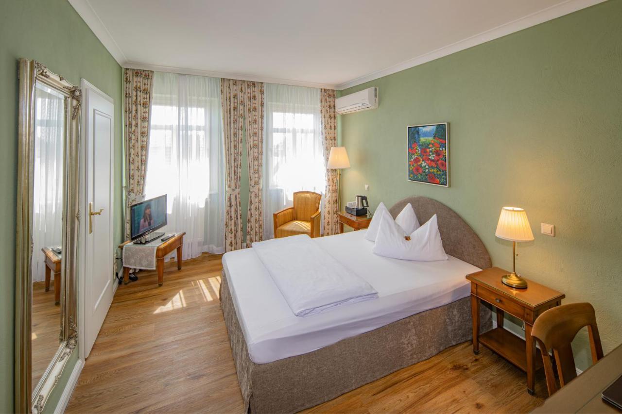 Hotel Arador ซังคท์เลออน-โรท ภายนอก รูปภาพ