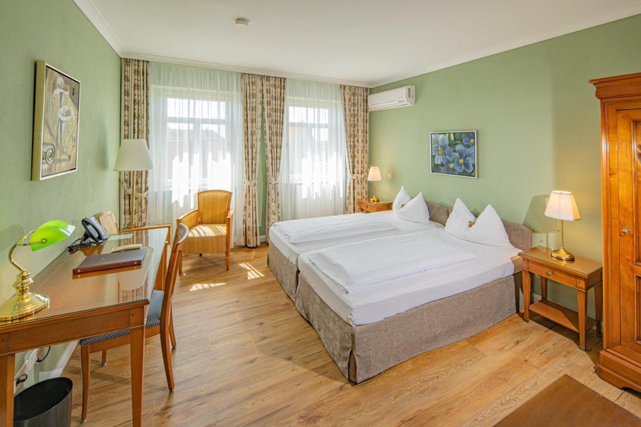 Hotel Arador ซังคท์เลออน-โรท ภายนอก รูปภาพ