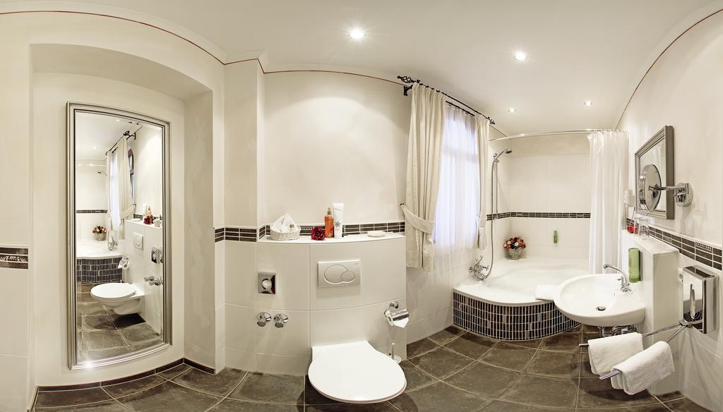 Hotel Arador ซังคท์เลออน-โรท ภายนอก รูปภาพ