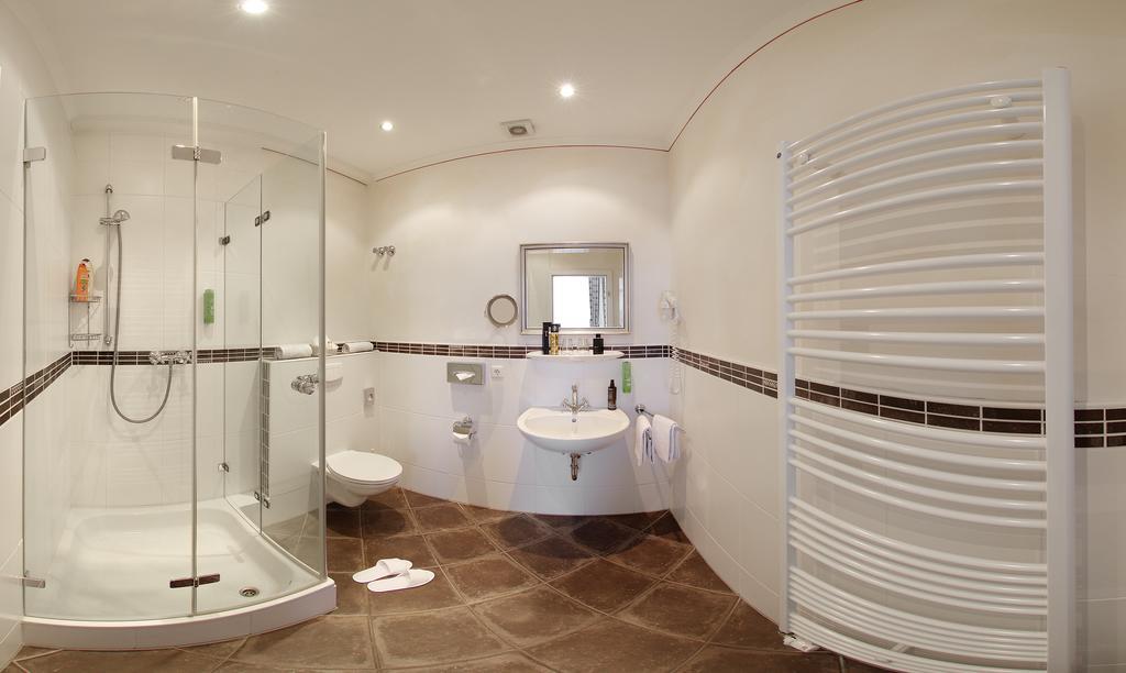 Hotel Arador ซังคท์เลออน-โรท ภายนอก รูปภาพ