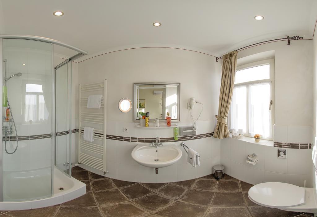 Hotel Arador ซังคท์เลออน-โรท ภายนอก รูปภาพ